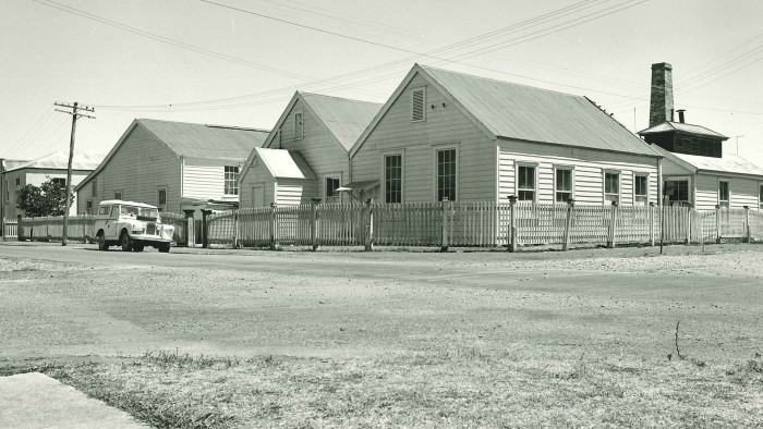 Historic black and white photo of Thames School of Mines taken in 1974.